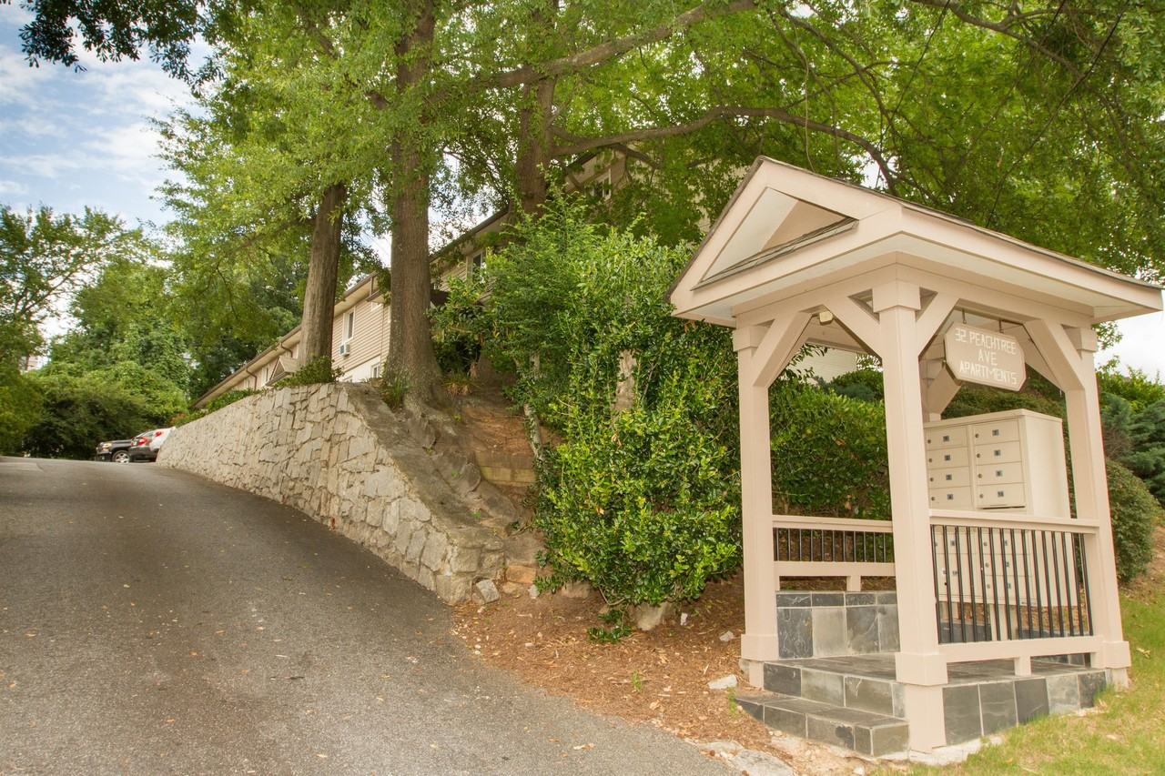 The Buckhead Cottage - Photo 7 of 9