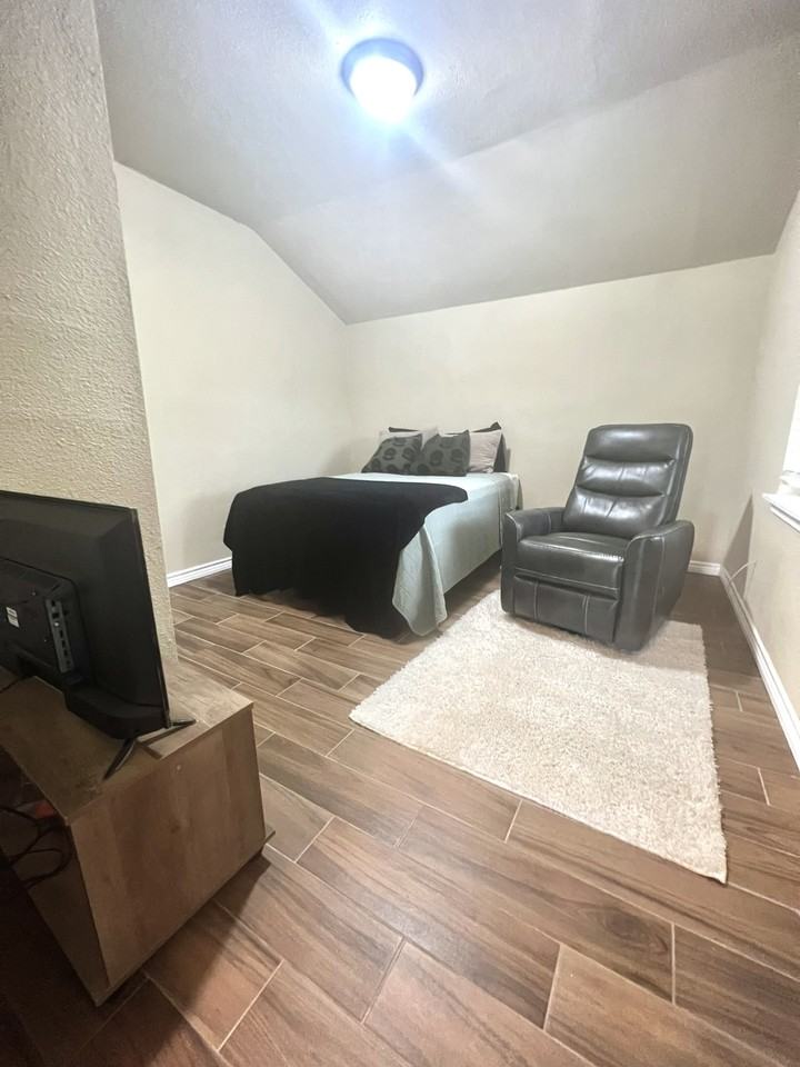 1704 Fairfax Avenue - Photo 5 of 8