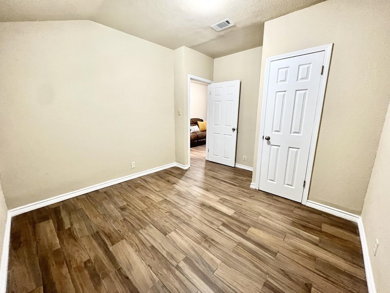 1704 Fairfax Avenue - Photo 6 of 8