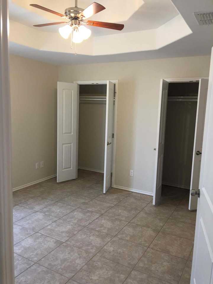 Phase Two Stone Oak Apartments - Photo 3 of 4