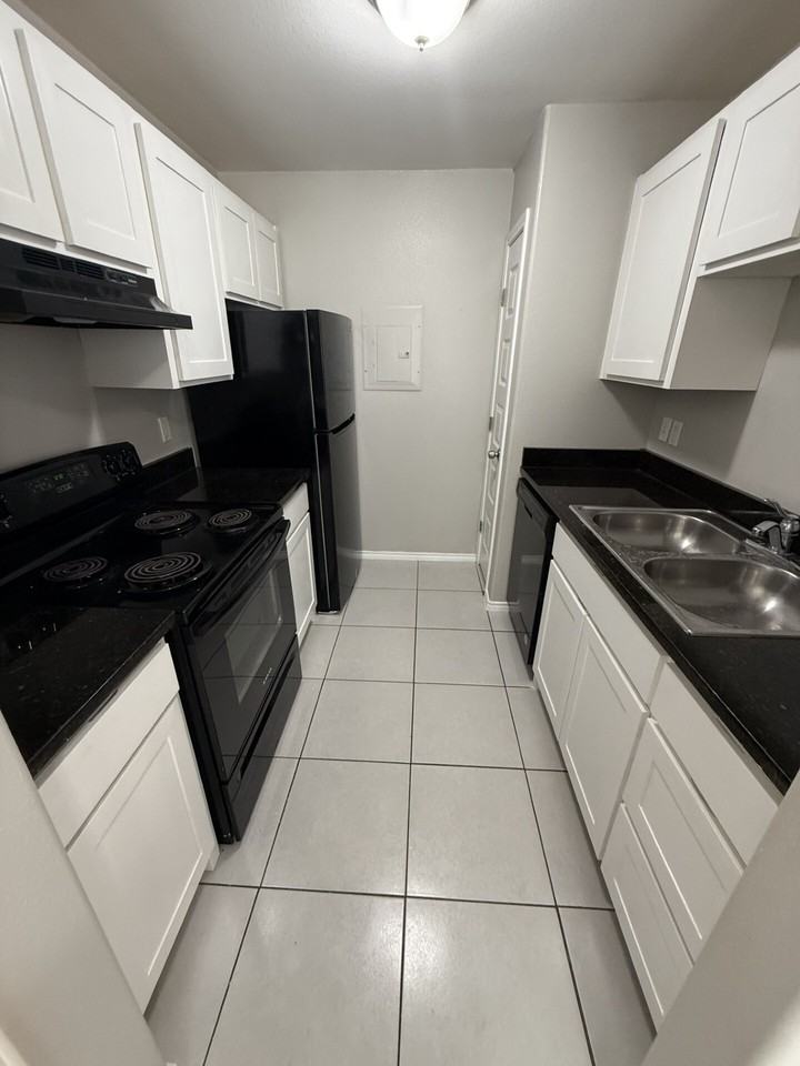 Rockport Oaks Garden - Photo 4 of 50