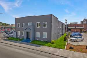 featured image of 215 E 1st St