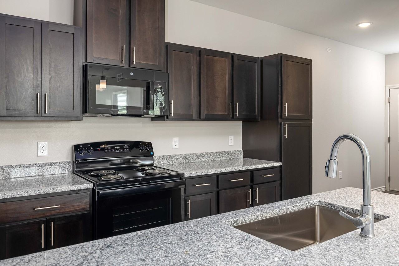 The Terrace at Highland Hills - Photo 4 of 37