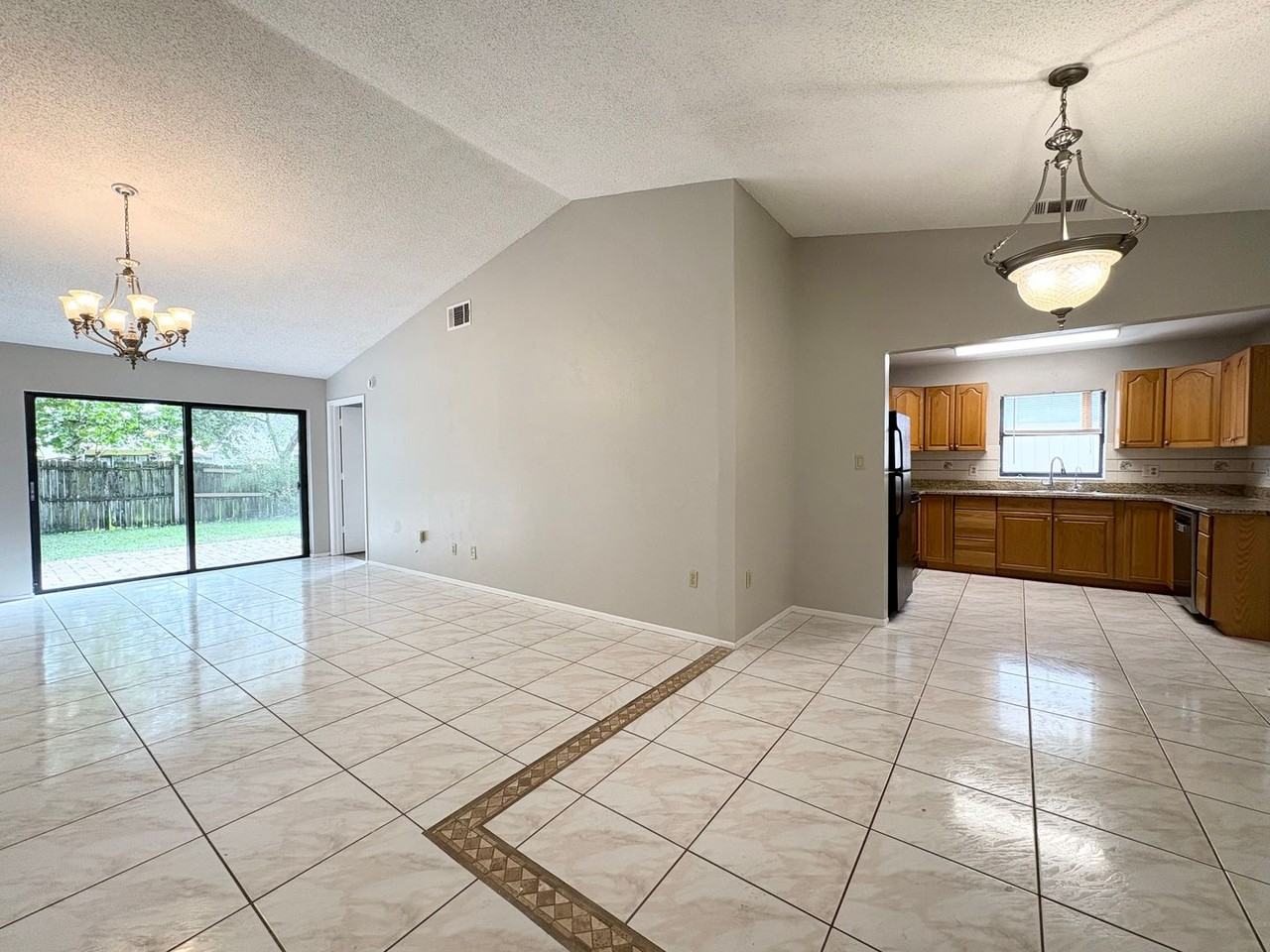 1128 Covington St - Photo 3 of 22