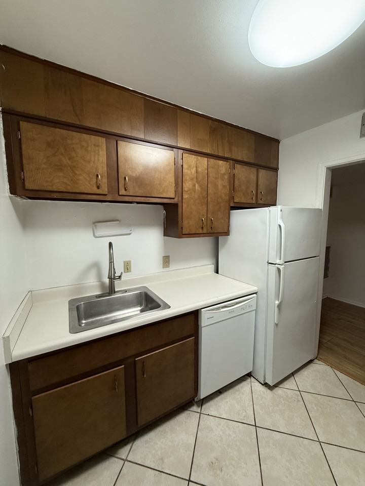 3821 Prytania - Photo 3 of 9