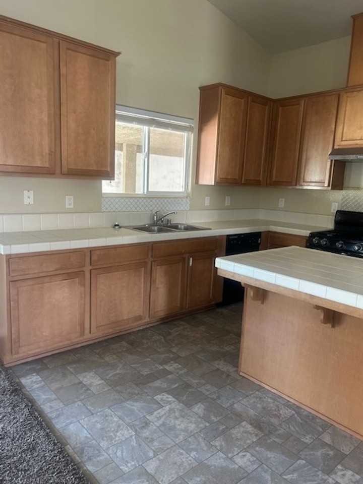 2517 Basque Hills Dr - Photo 5 of 12