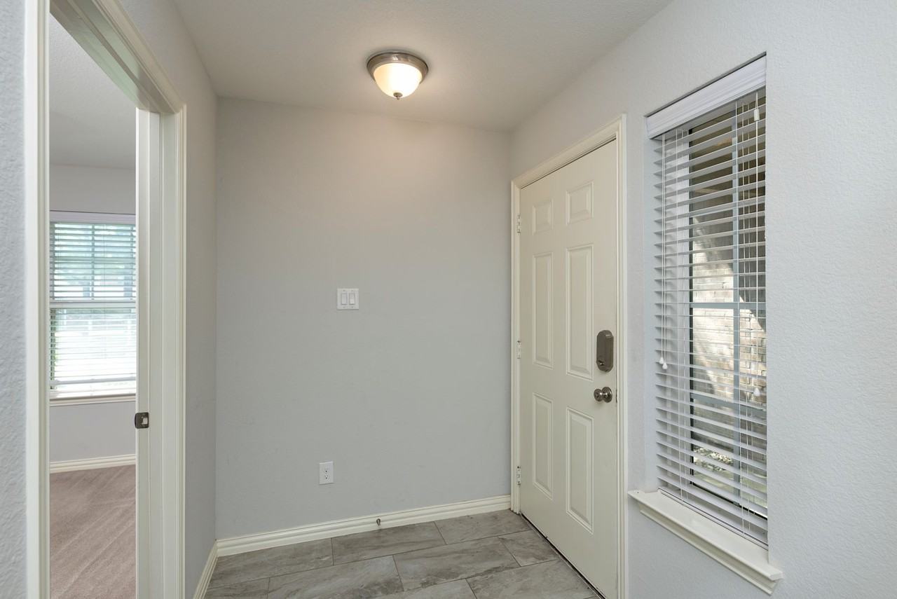 831 Summercreek Drive - Photo 4 of 29