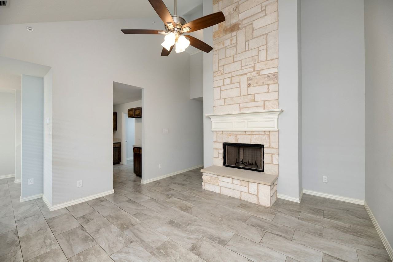 831 Summercreek Drive - Photo 5 of 29