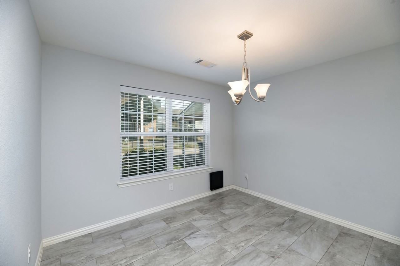 831 Summercreek Drive - Photo 6 of 29