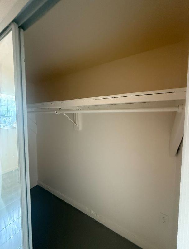12318 Ferris Rd - Photo 3 of 10