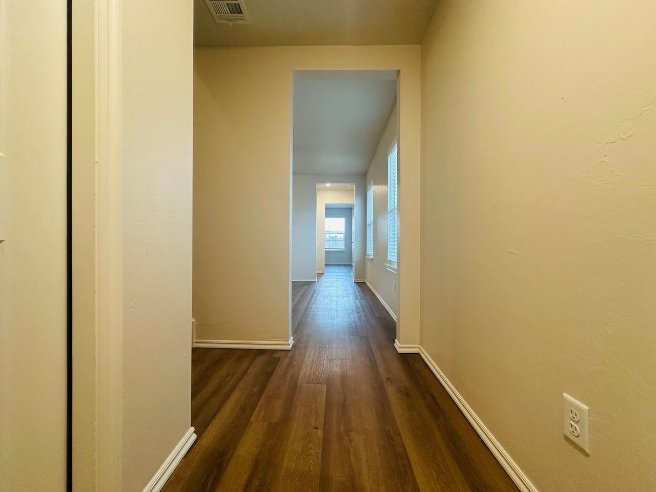 10809 Northwest 119th Street - Photo 5 of 41