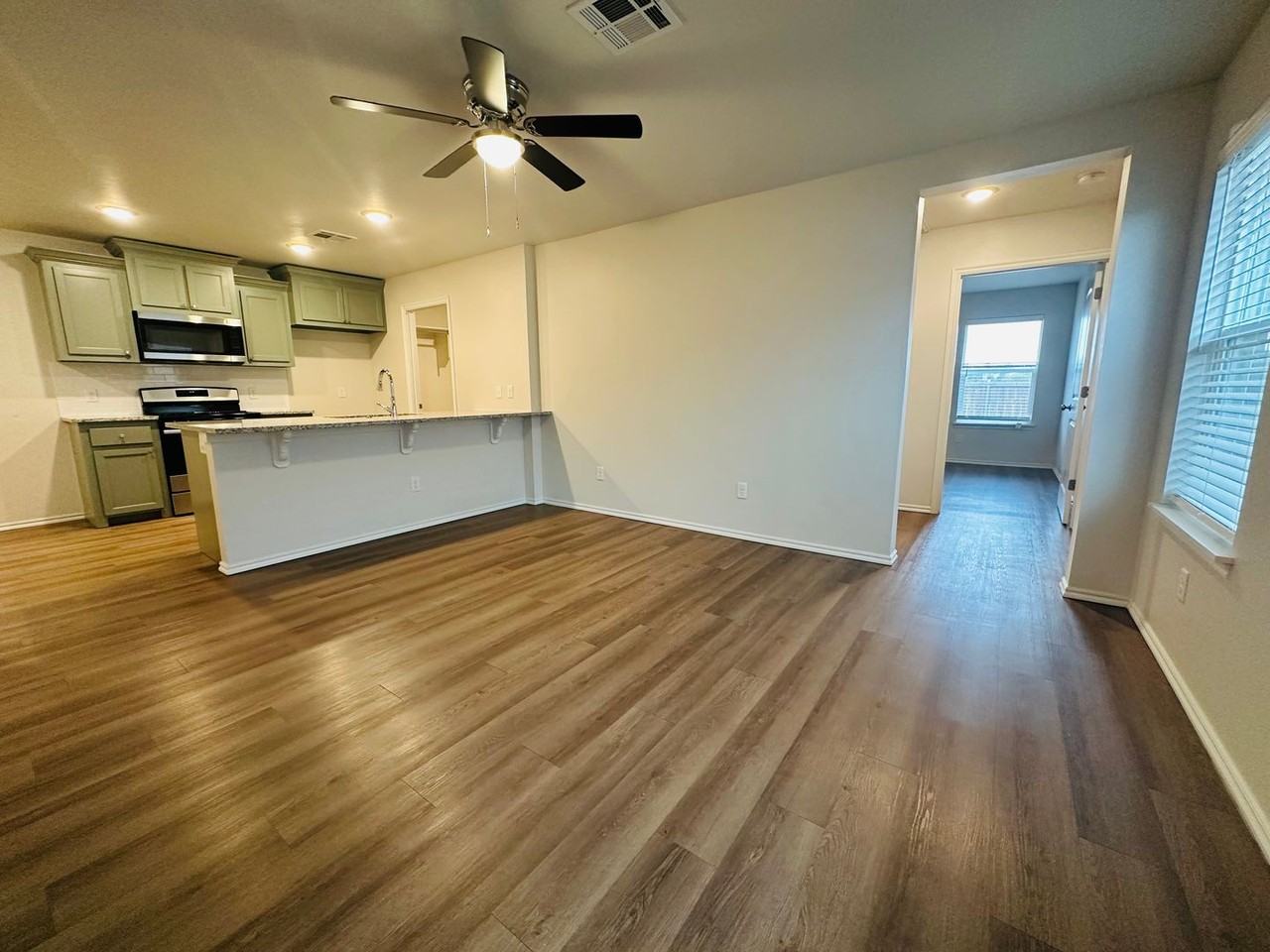 10809 Northwest 119th Street - Photo 6 of 41