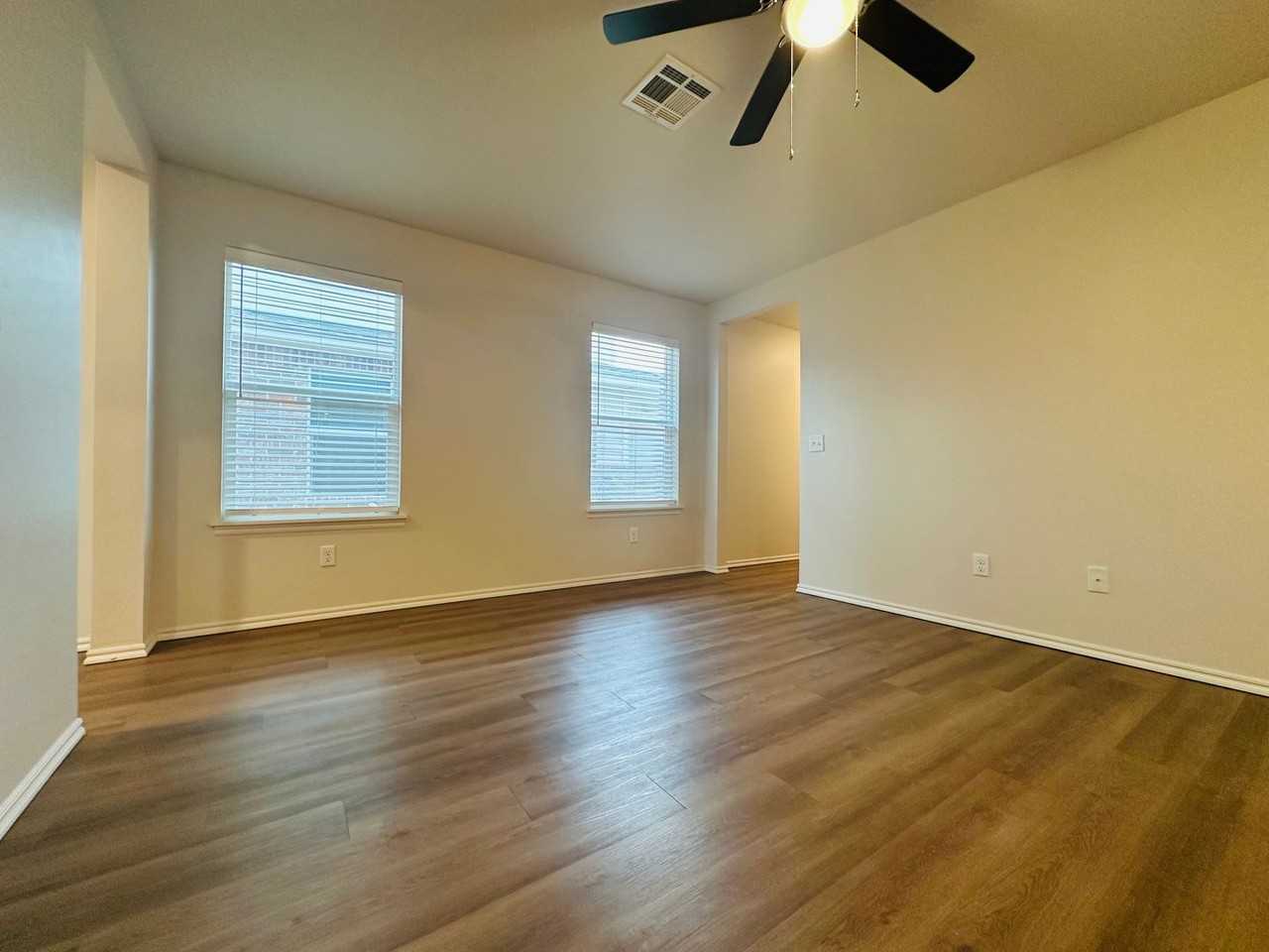 10809 Northwest 119th Street - Photo 7 of 41