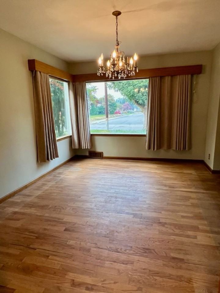 133 S Franklin Ave - Photo 5 of 31