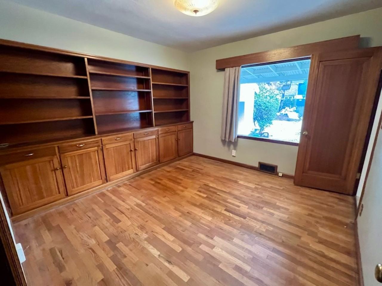 133 S Franklin Ave - Photo 6 of 31