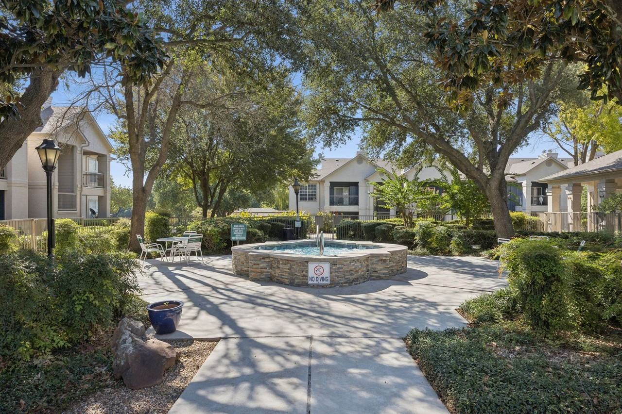 The Villas of Parkhaven - Photo 5 of 50