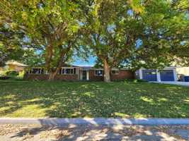 featured image of 1914 Ray Ave