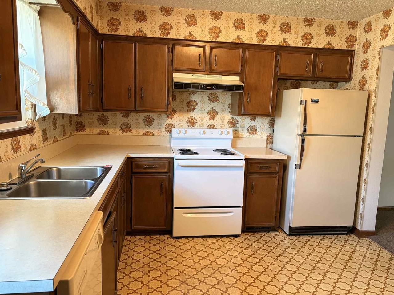 2148 Forest Dr - Photo 2 of 11