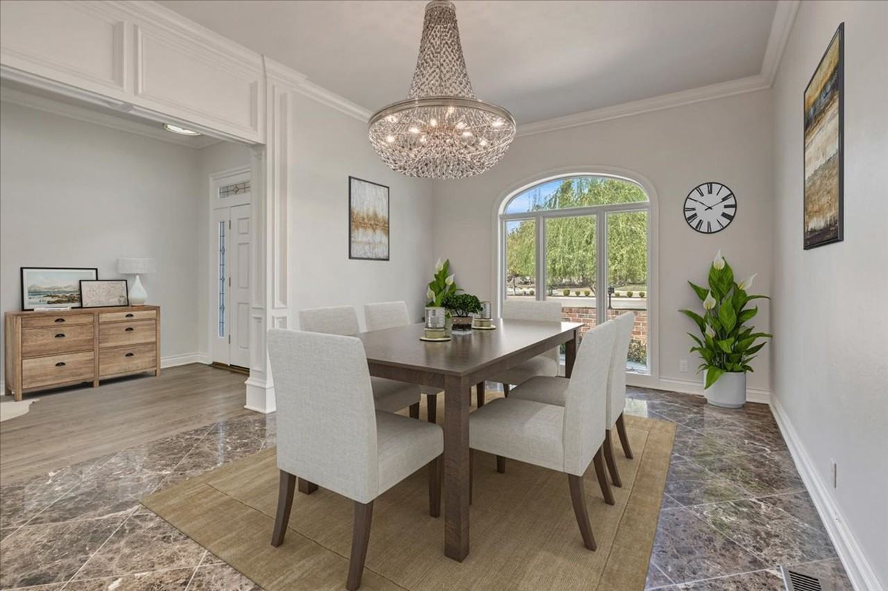 6313 Glenbrook Ct - Photo 3 of 33