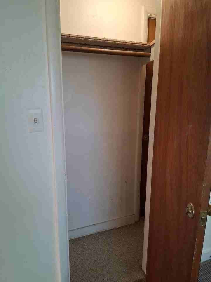 215 1/2 Jackson St - Photo 3 of 6