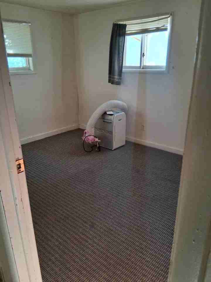 215 1/2 Jackson St - Photo 4 of 6