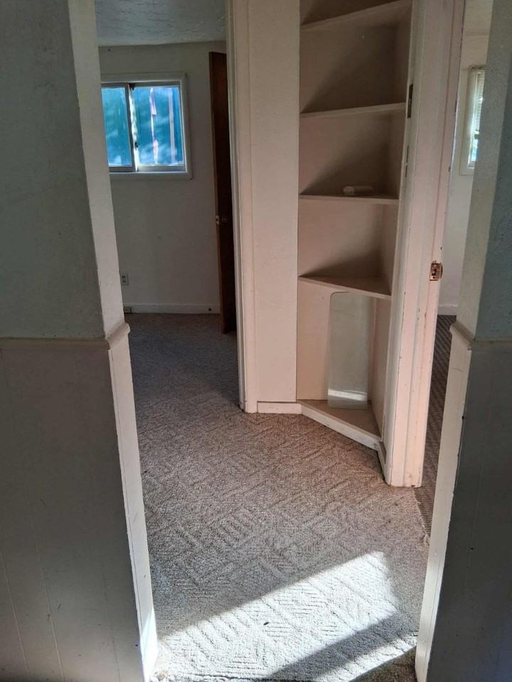 215 1/2 Jackson St - Photo 5 of 6