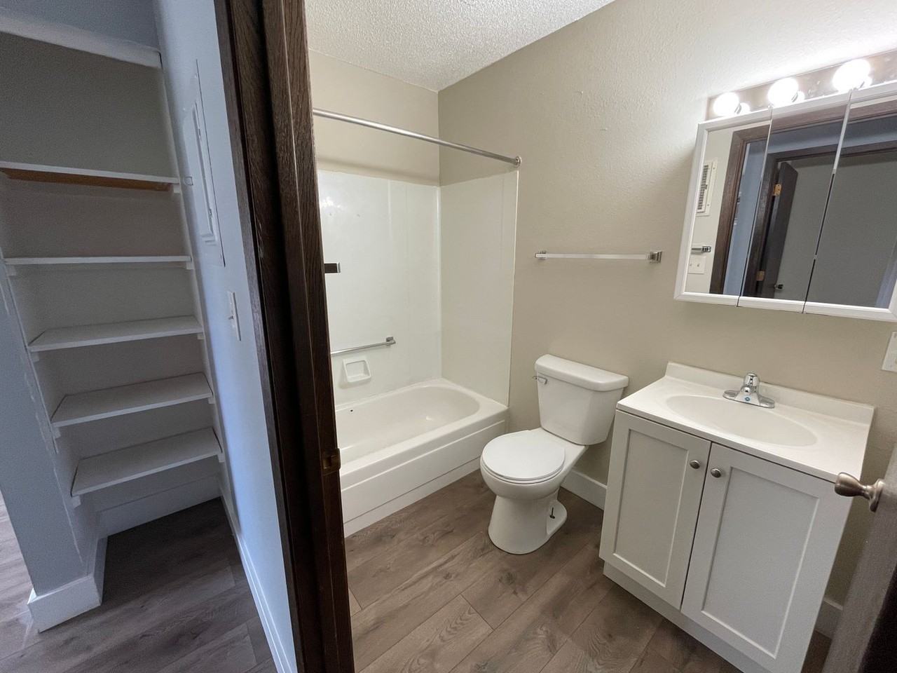 220-320 Wilhelm St - Photo 4 of 16