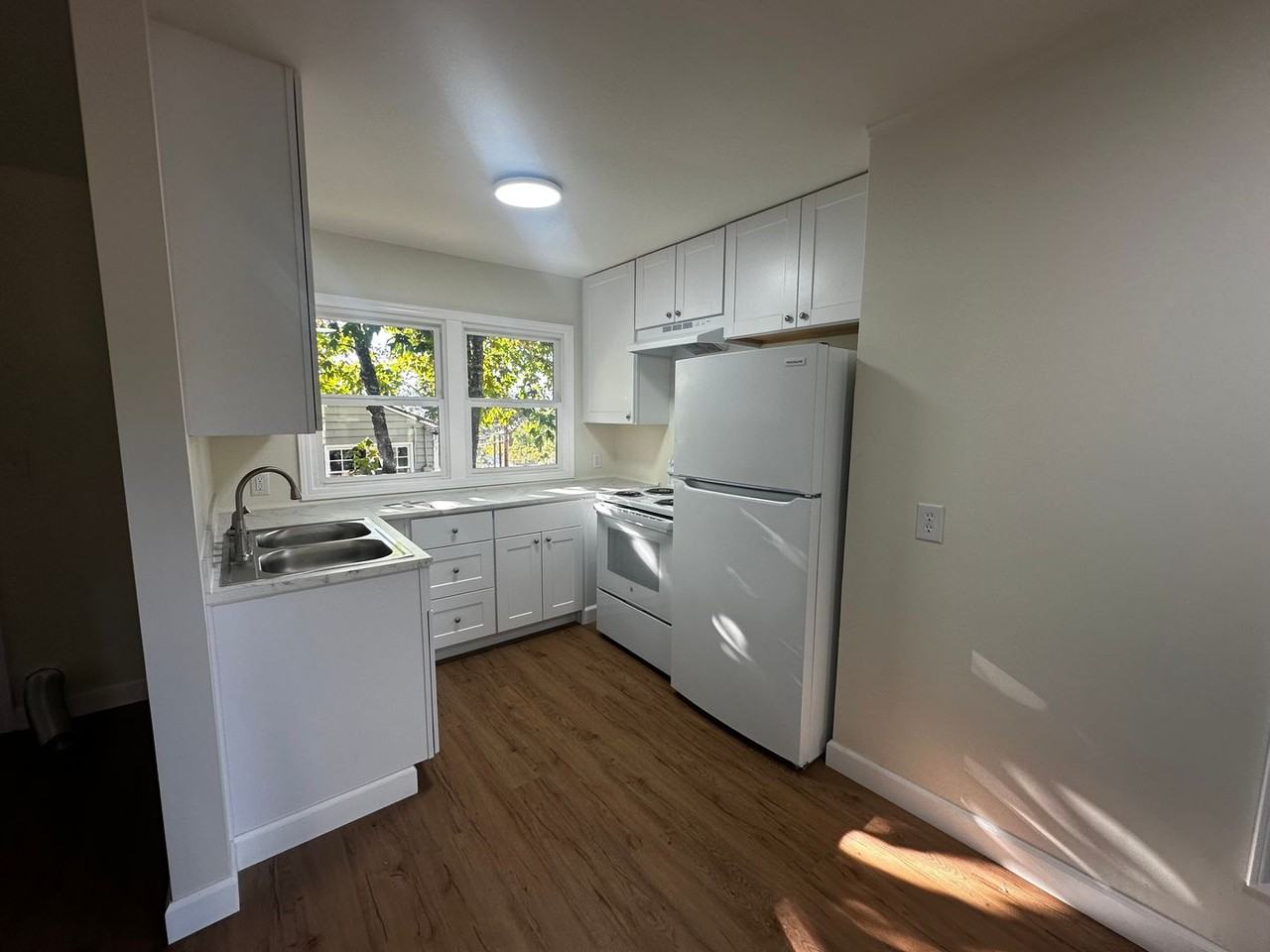 1349 Ne Brooklyn Ave - Photo 3 of 9