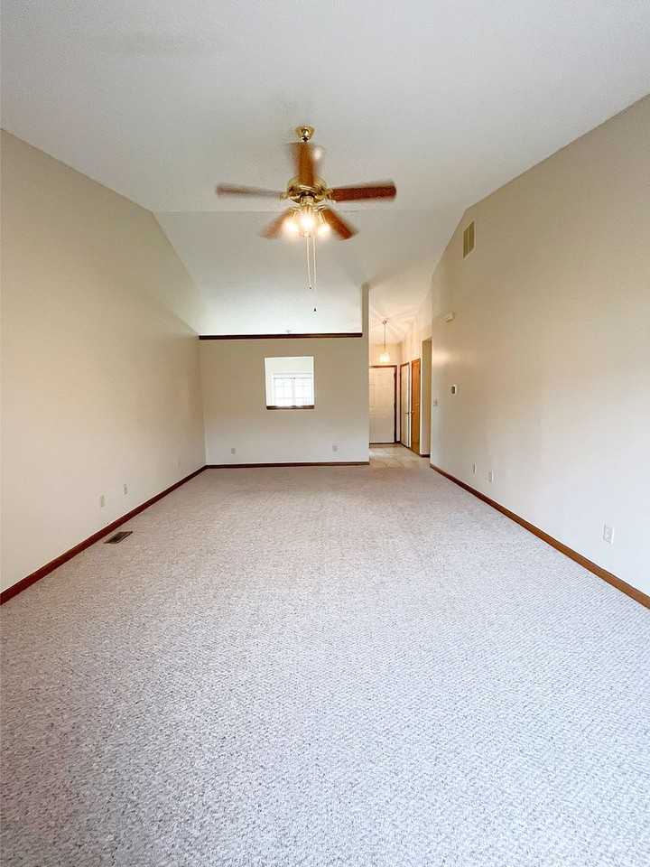 3520 Thornhill Cir E - Photo 5 of 16