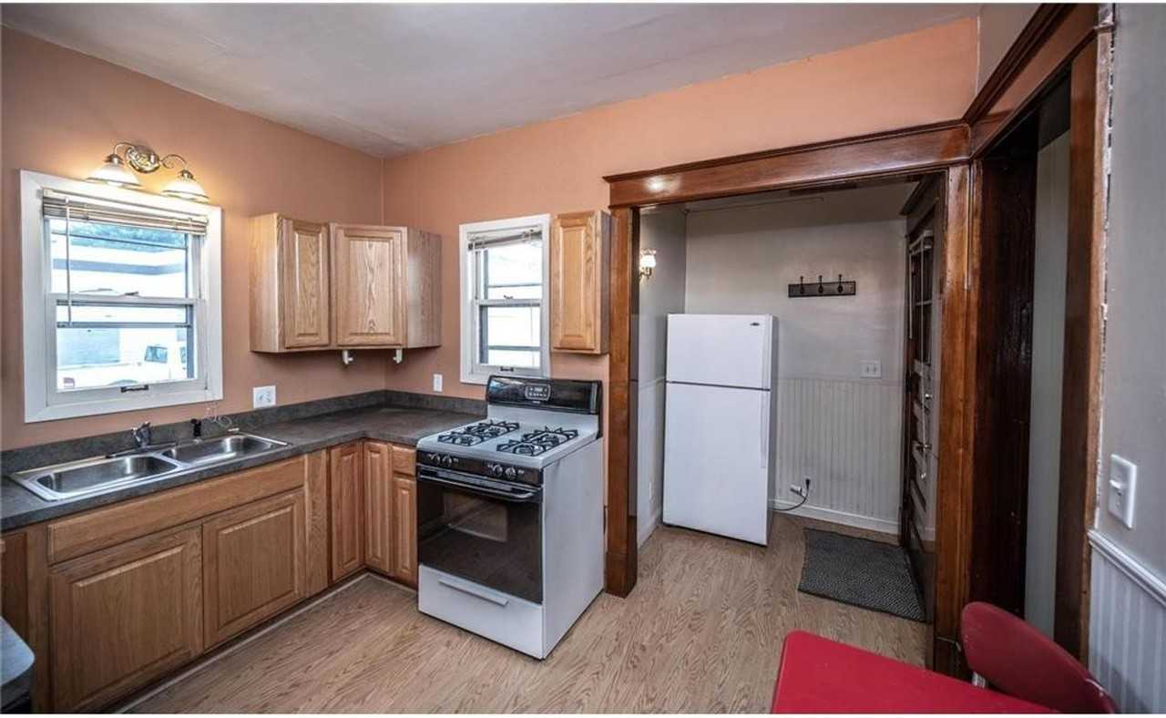 216 Cretin Ave N - Photo 3 of 18