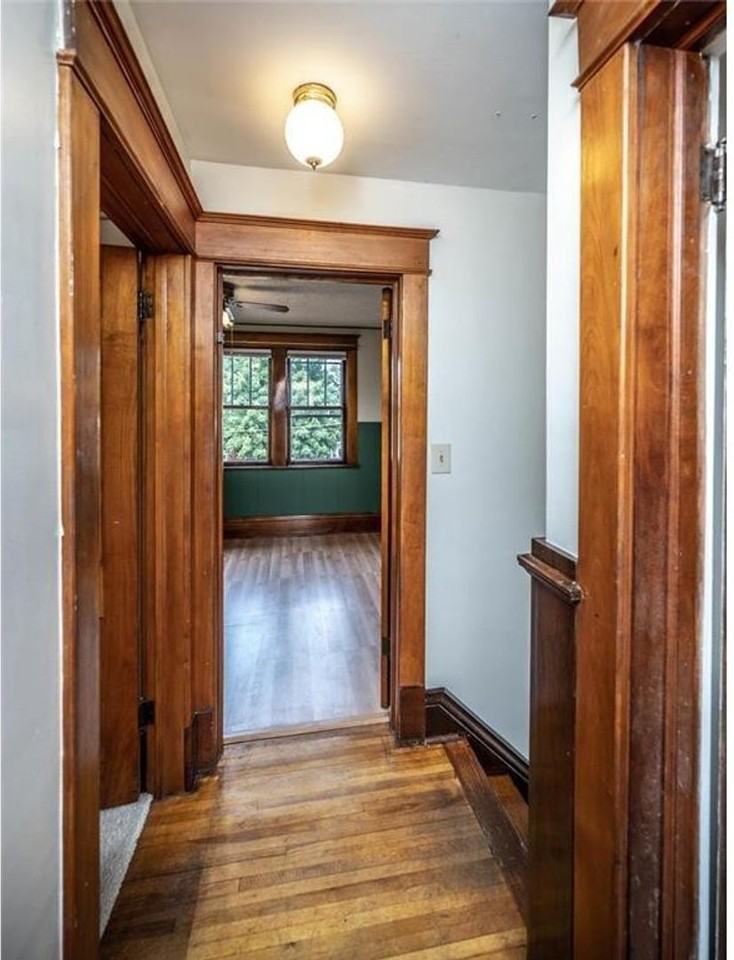 216 Cretin Ave N - Photo 6 of 18