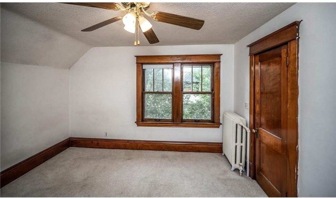 216 Cretin Ave N - Photo 2 of 18
