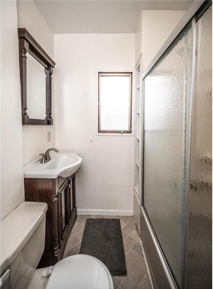 216 Cretin Ave N - Photo 5 of 18