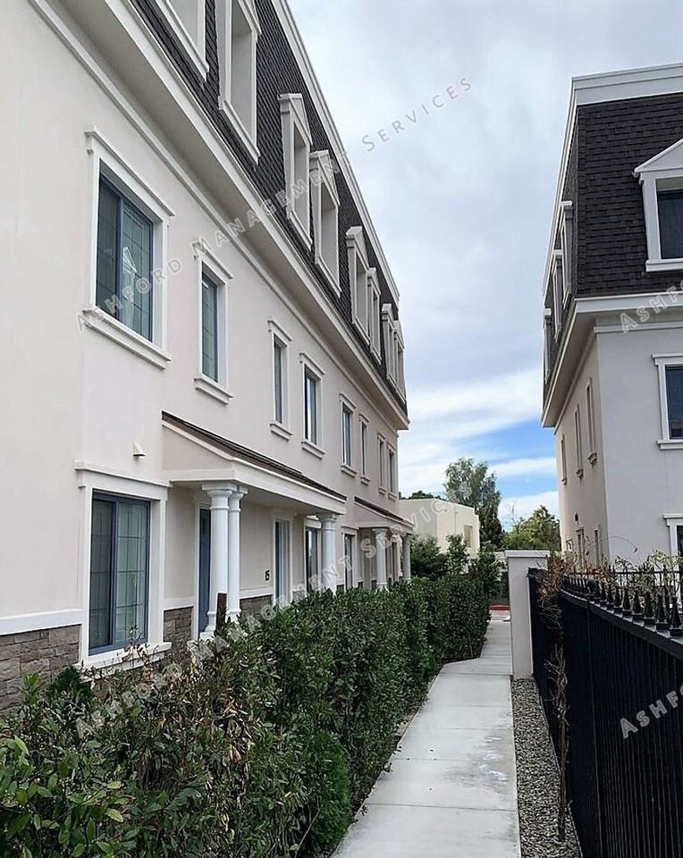 4438 North 27th Street #13 - Photo 3 of 44