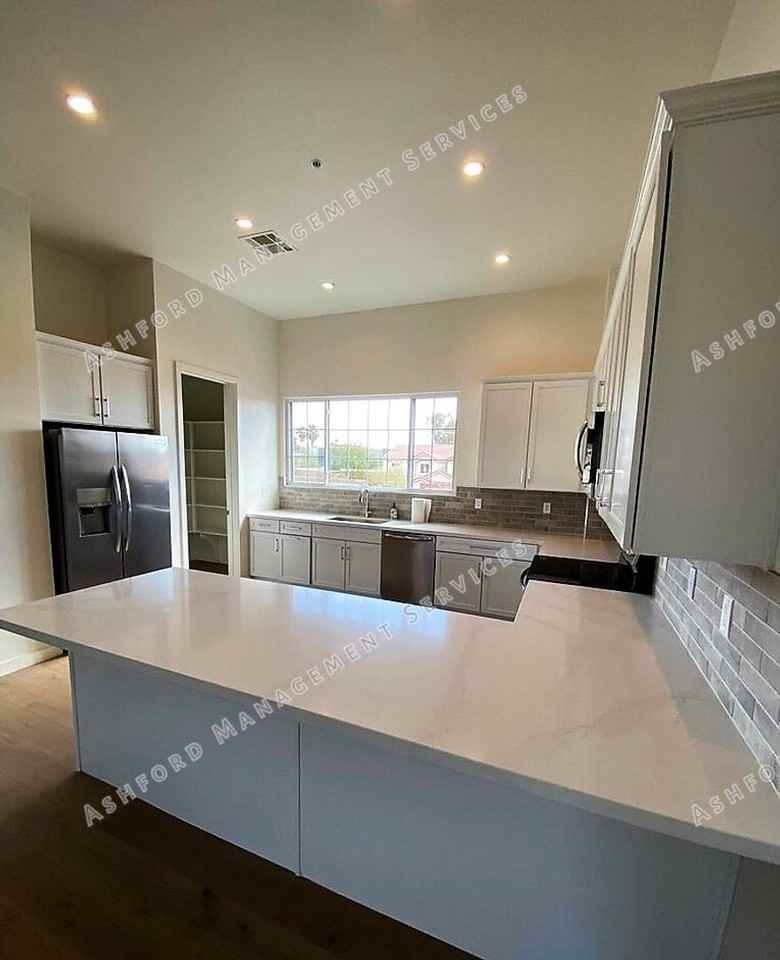 4438 North 27th Street #13 - Photo 6 of 44