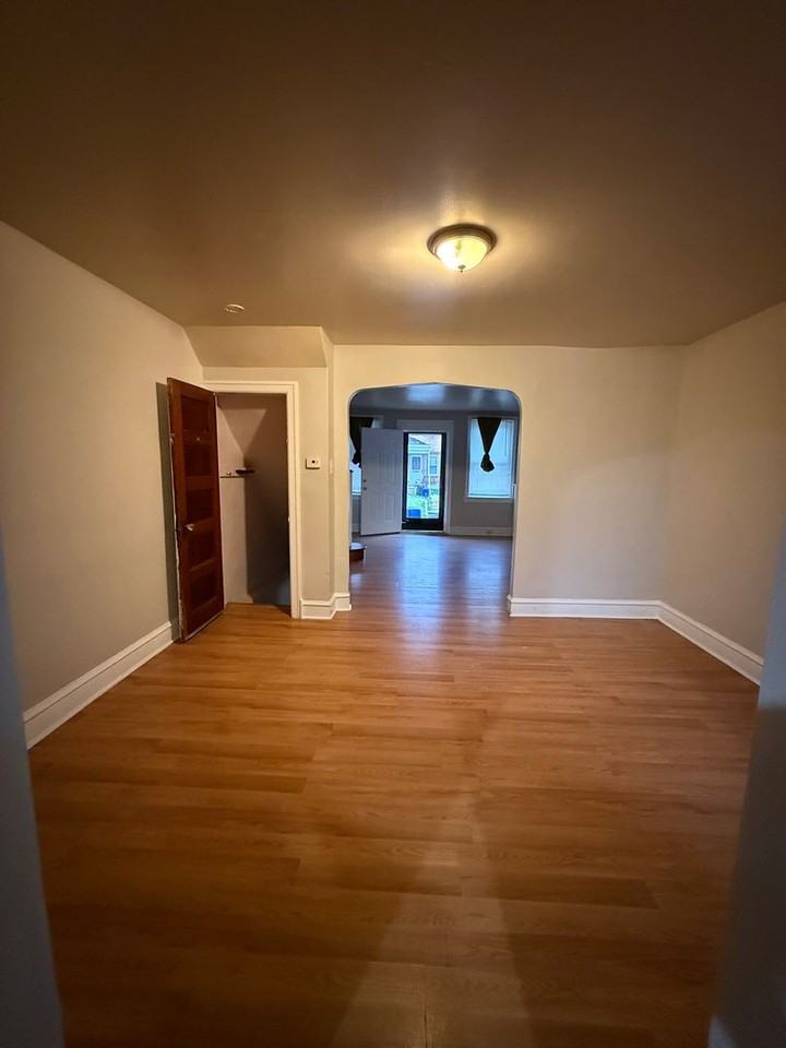 6316 Marsden St - Photo 4 of 16