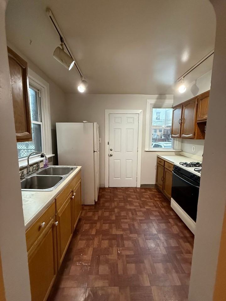 6316 Marsden St - Photo 5 of 16