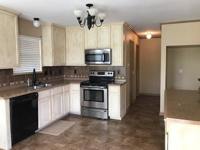 105 Foxtail Ct - Photo 5 of 22