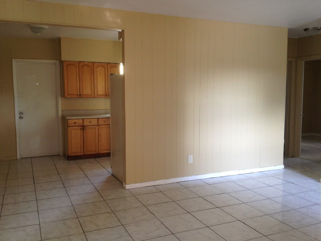 1017 Nw 11th Ct - Photo 3 of 9