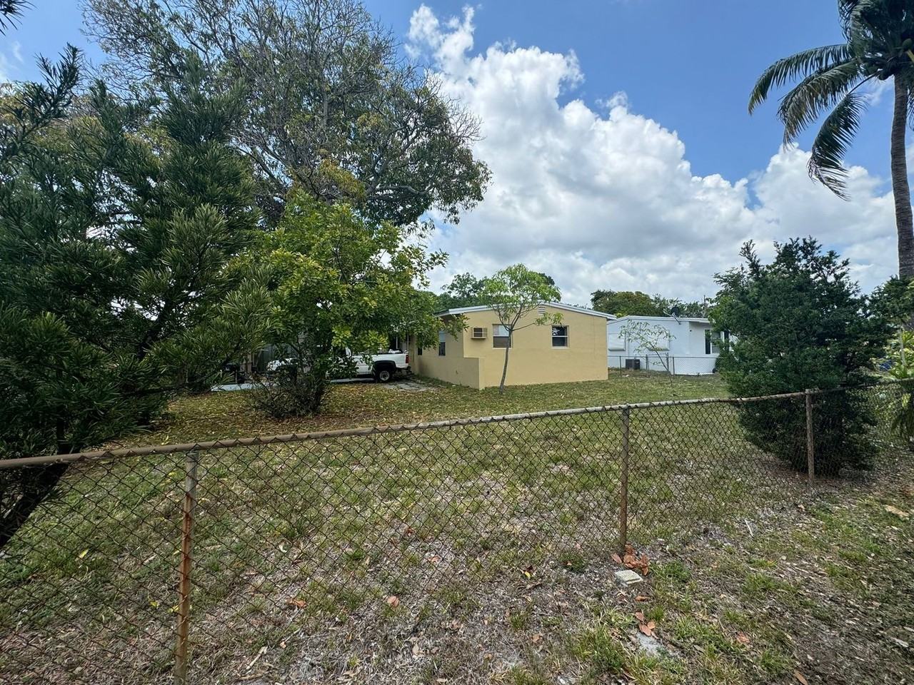 1017 Nw 11th Ct - Photo 7 of 9