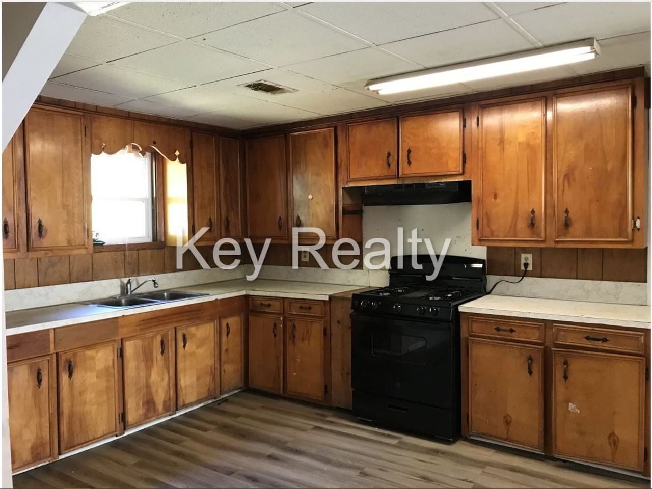 123 Hickory St - Photo 3 of 5