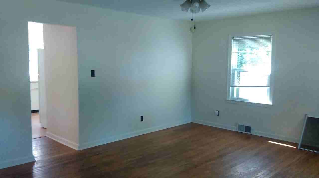 1043 S Mitchell St - Photo 2 of 13