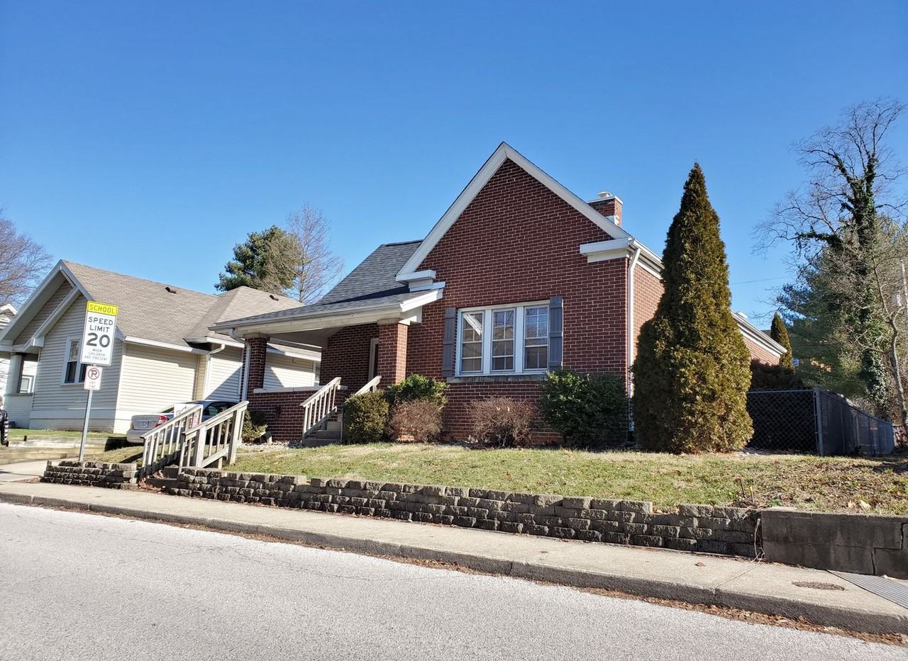 525 S Woodlawn Ave - Photo 2 of 15