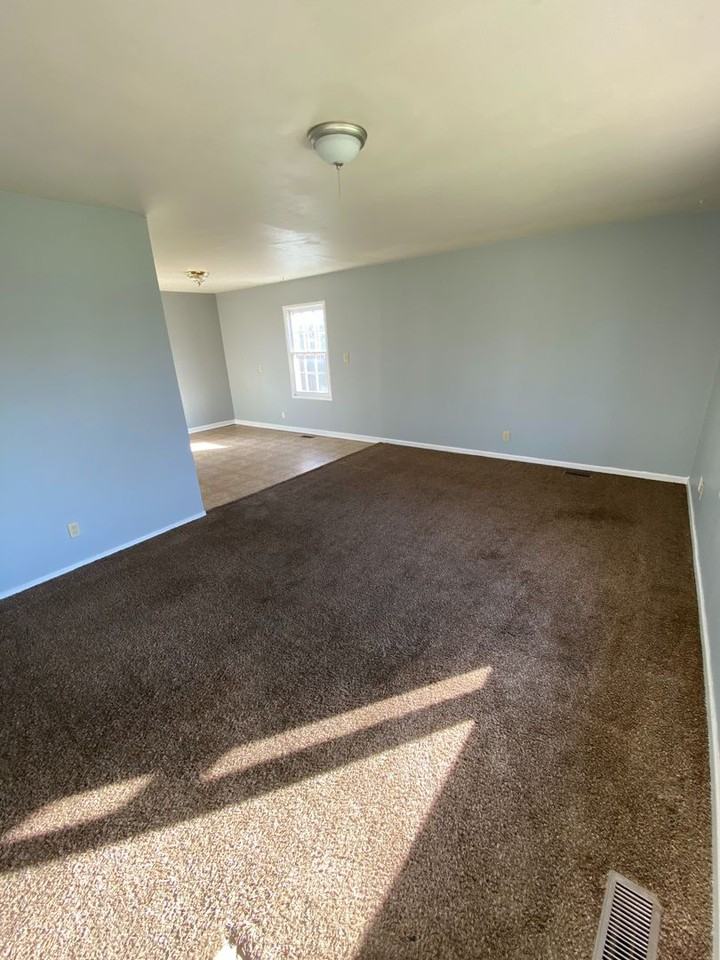 6008 Landsdowne Dr - Photo 2 of 7