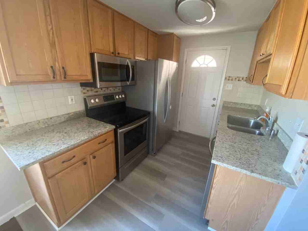 1381 Worchester St - Photo 5 of 33