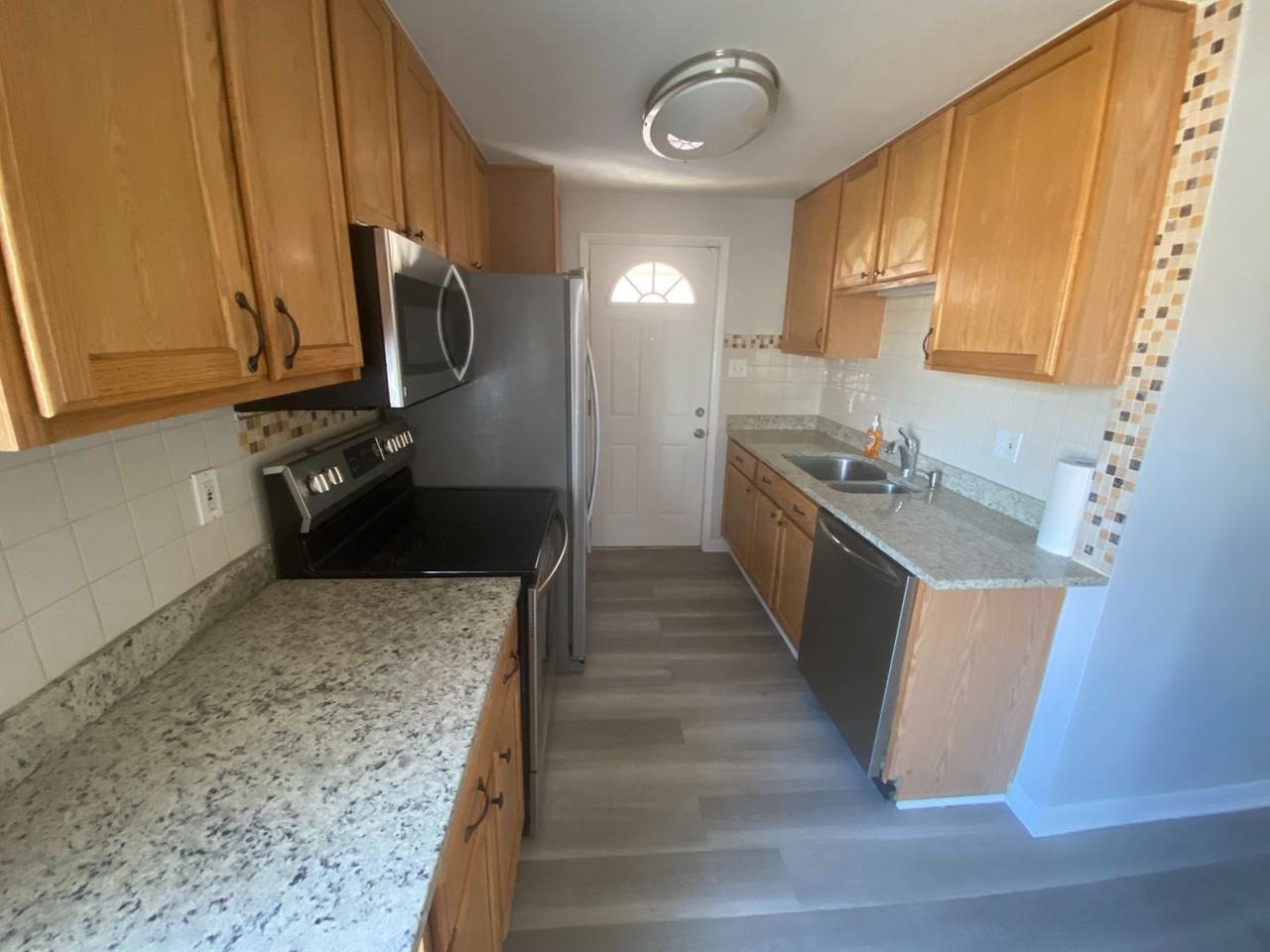 1381 Worchester St - Photo 6 of 33