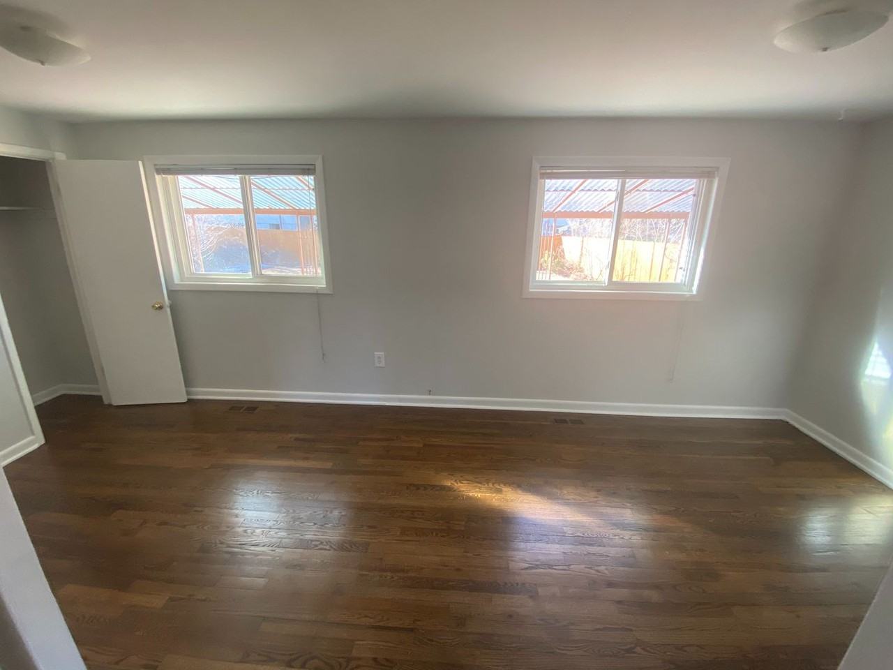 1381 Worchester St - Photo 7 of 33