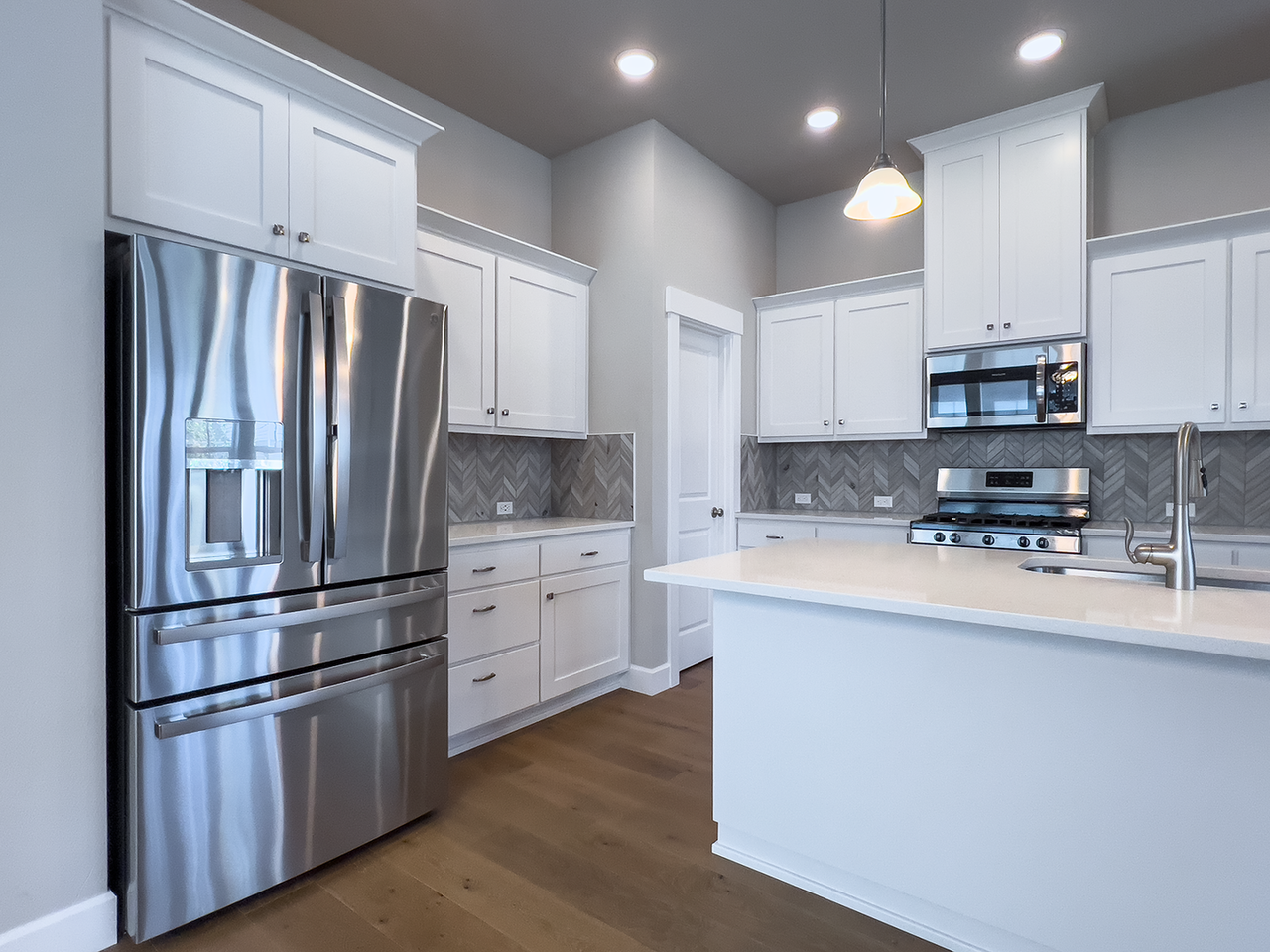 7002 Southeast Genrosa Street - Photo 6 of 28