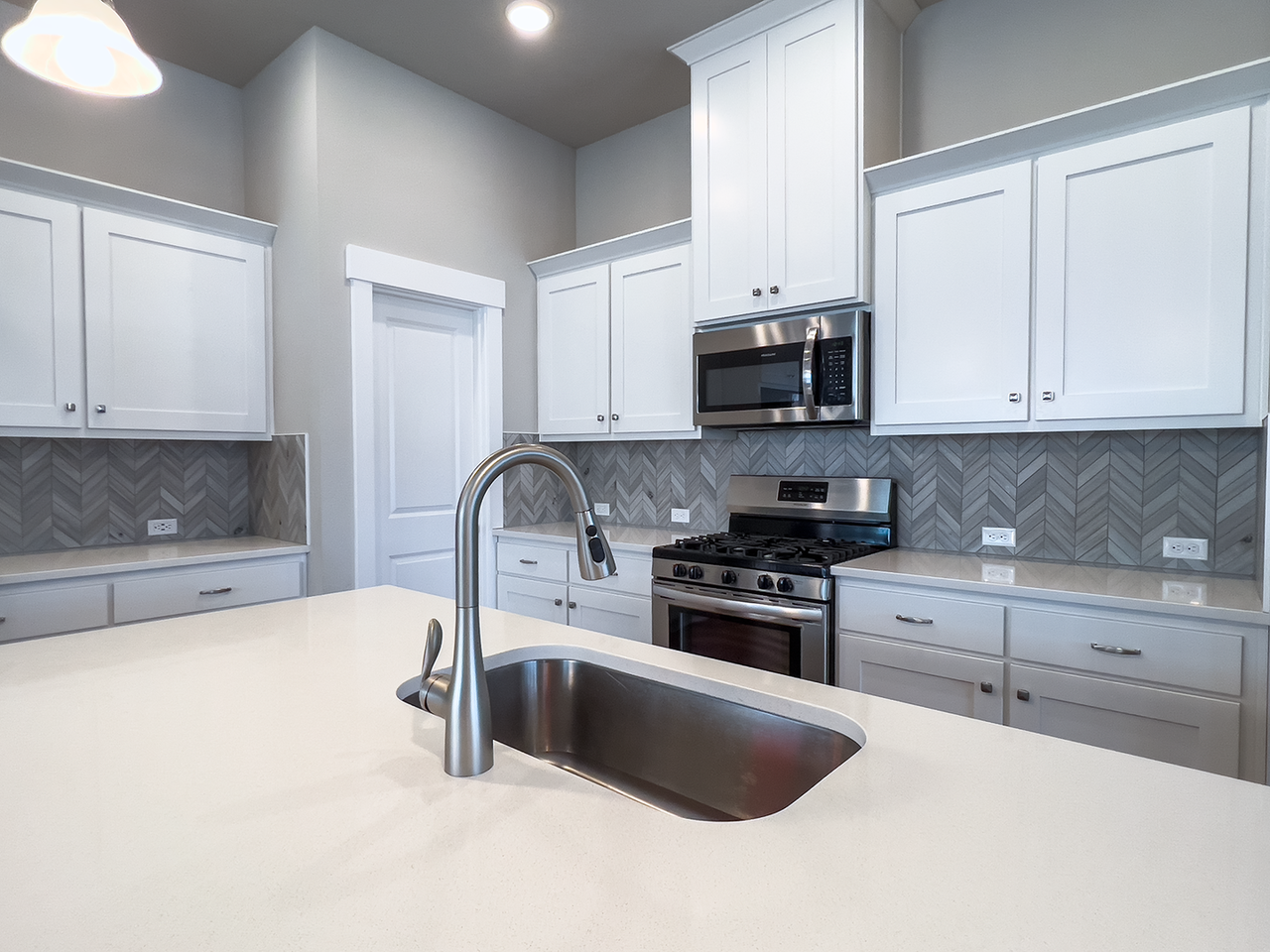 7002 Southeast Genrosa Street - Photo 7 of 28