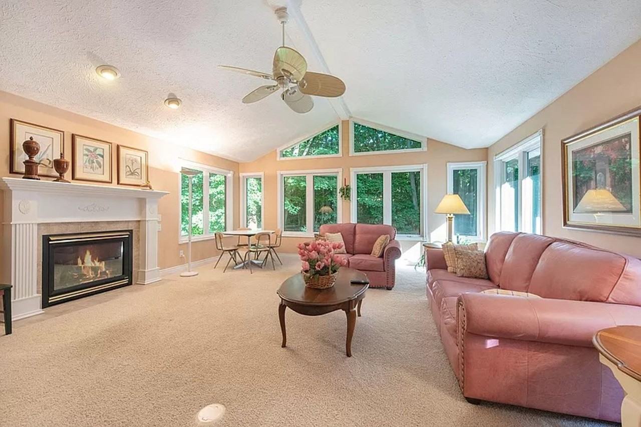 995 Windrow St Se - Photo 3 of 43